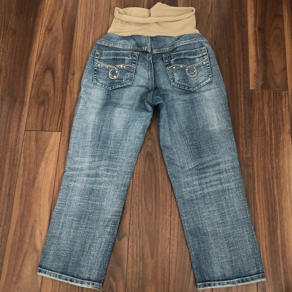 Size small maternity pants 3/4 length